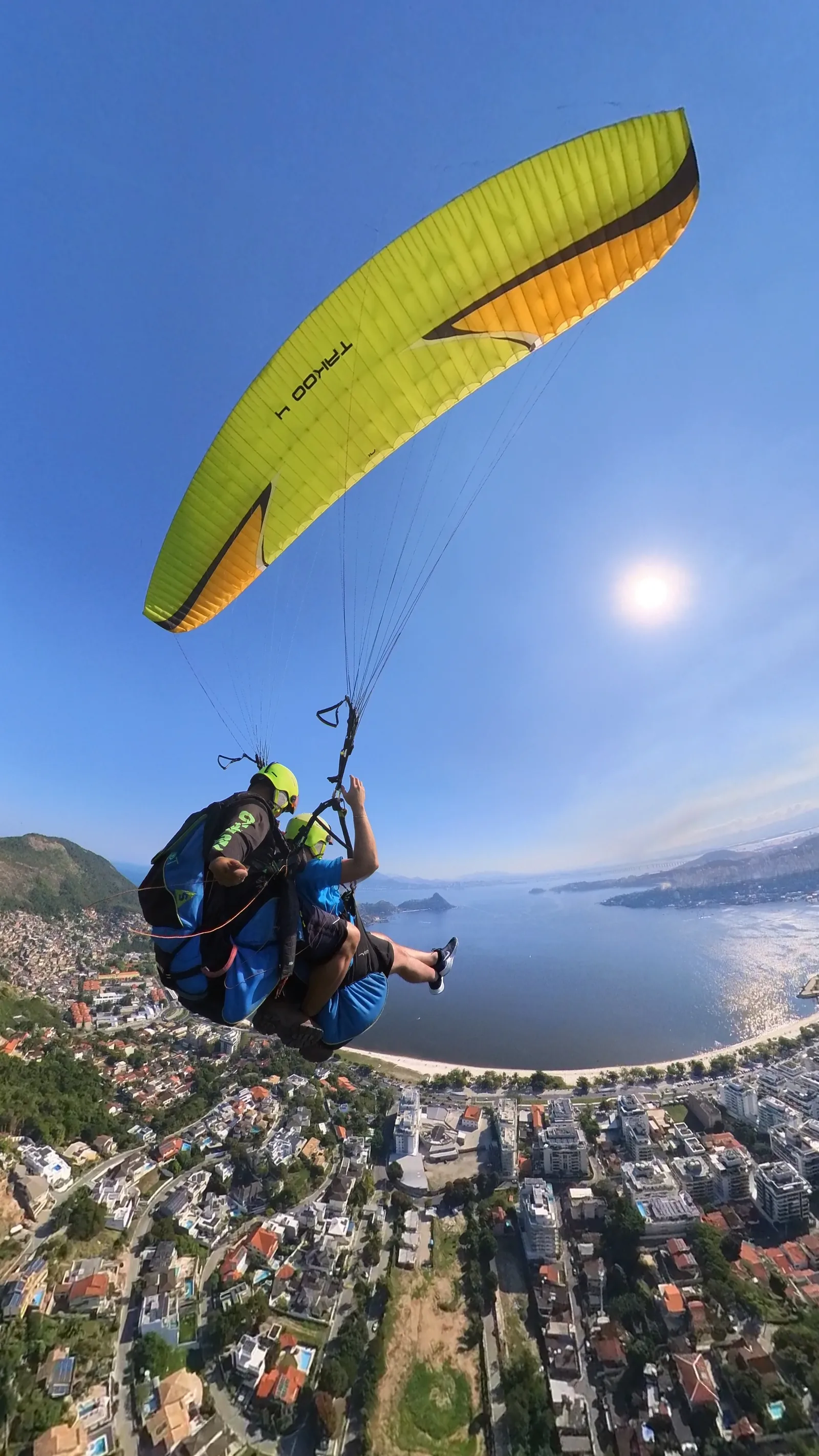 Turismo de aventura: voo de parapente em Niterói RJ