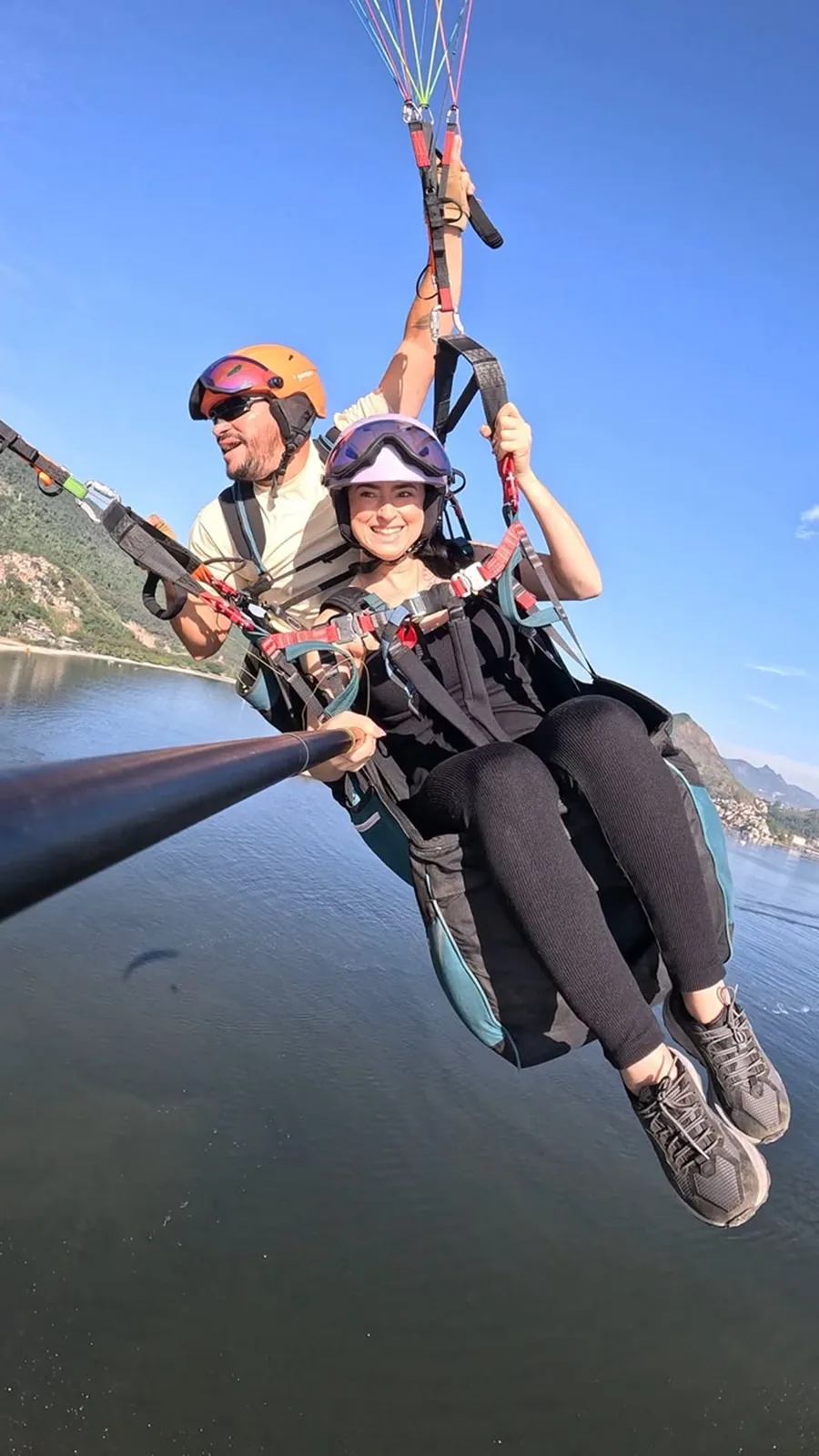 Decolagem de voo duplo de parapente na rampa do Parque da Cidade, Niterói