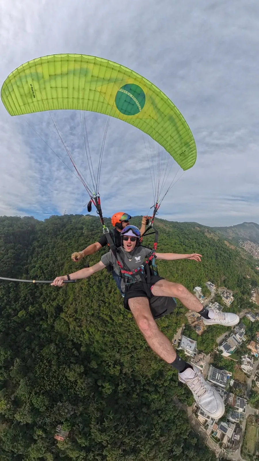 Voo de parapente tandem em Niterói, Rio de Janeiro — Linhares Fly